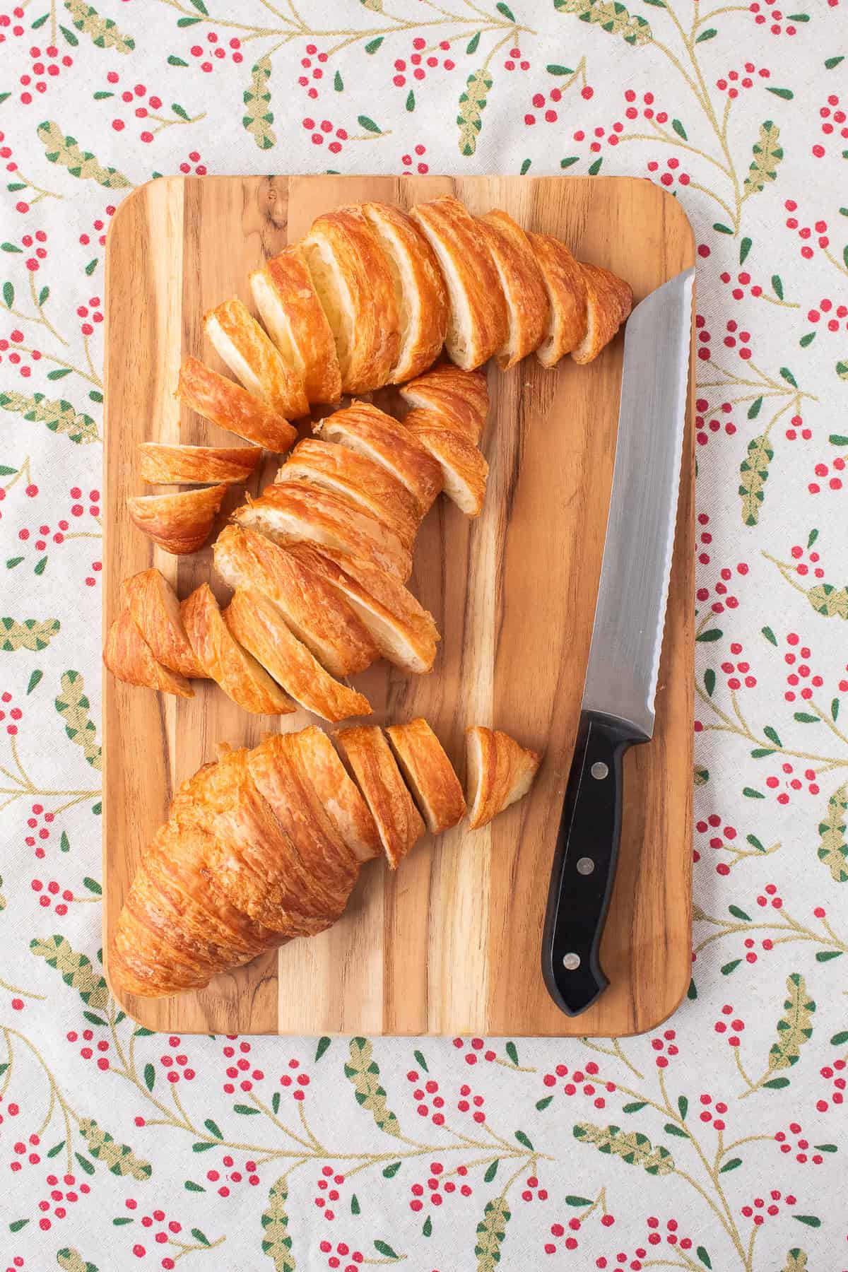 The croissants are sliced in 1-inch pieces with a bread knife.