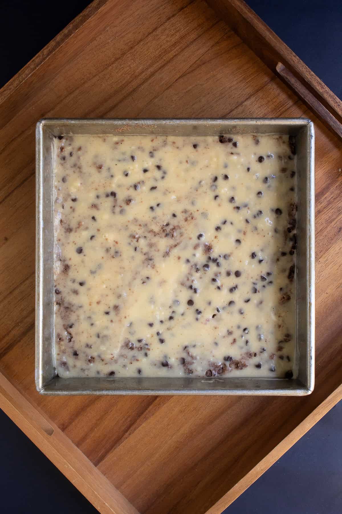 Another layer of cake batter is spread out over the streusel.