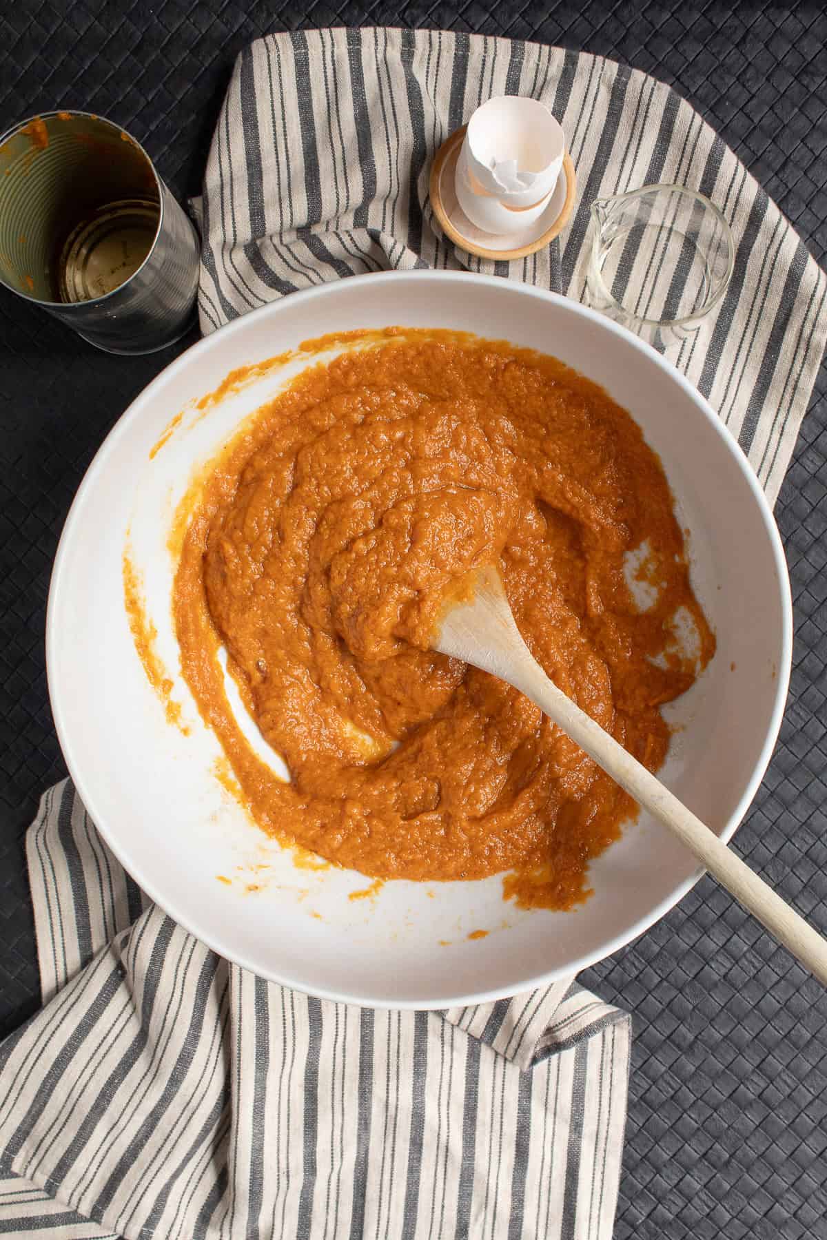 The wet ingredients are stirred until smooth.