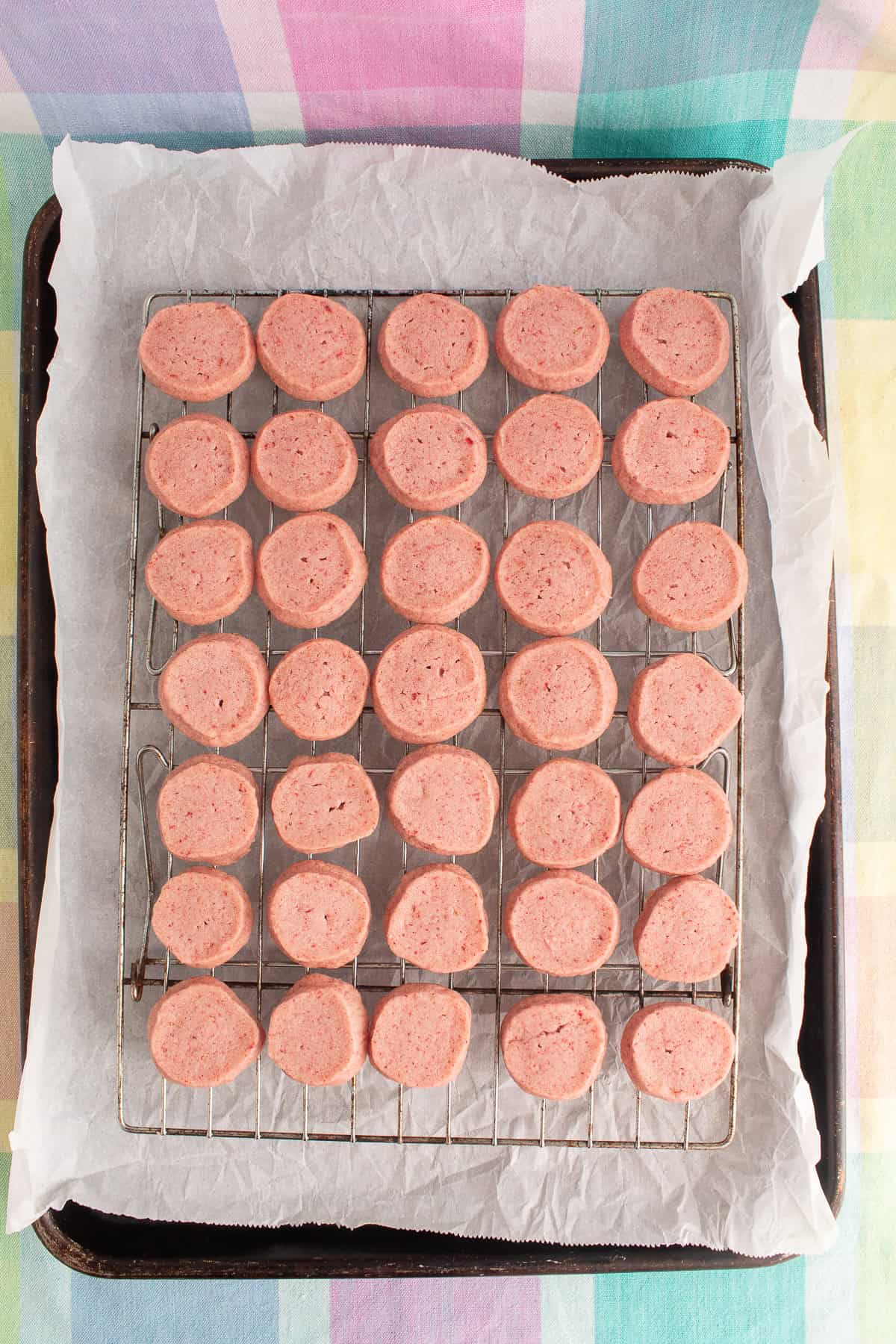 The strawberry shortbread cookies cool on a wire rack.