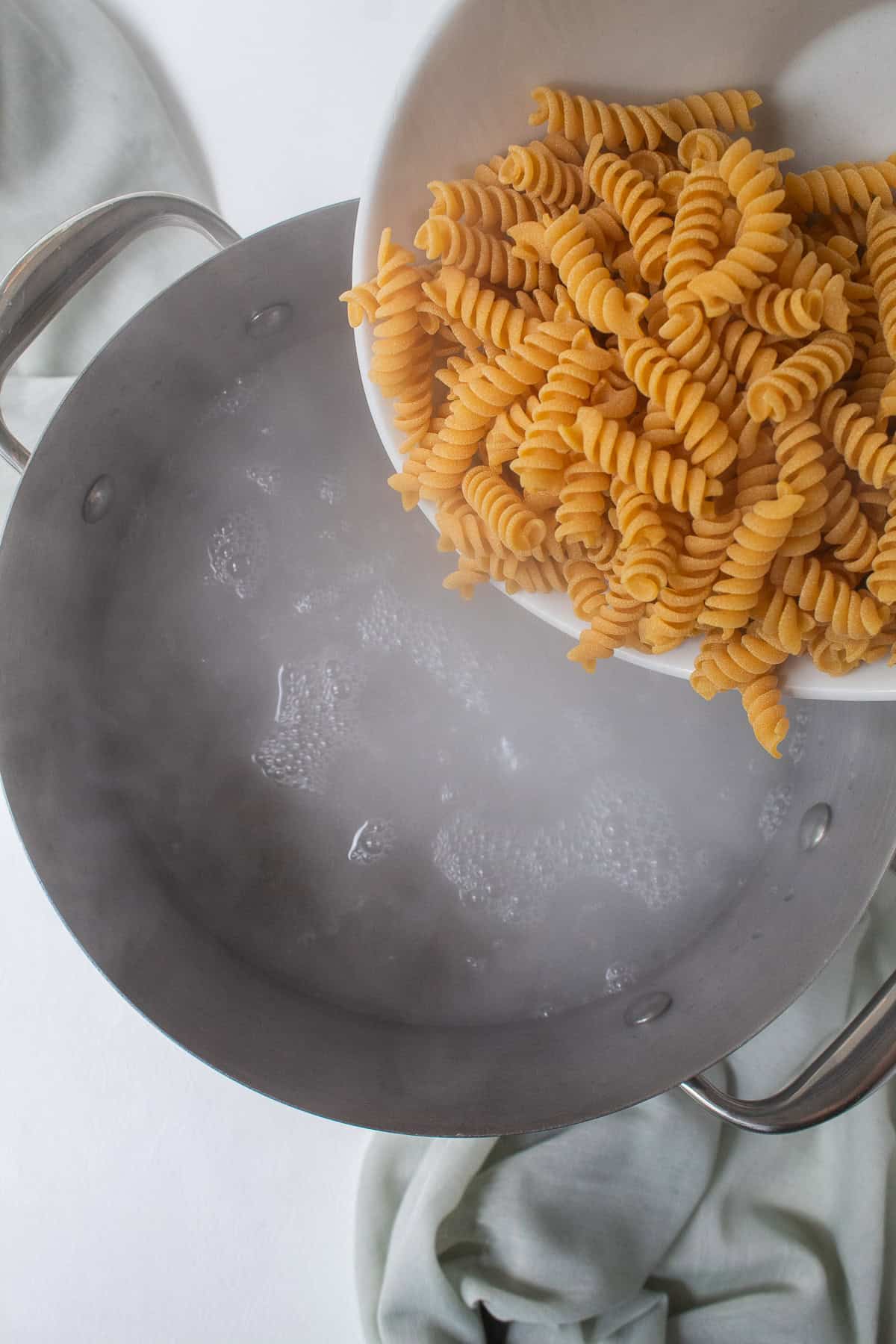 The pasta is added to the salted boiling water.