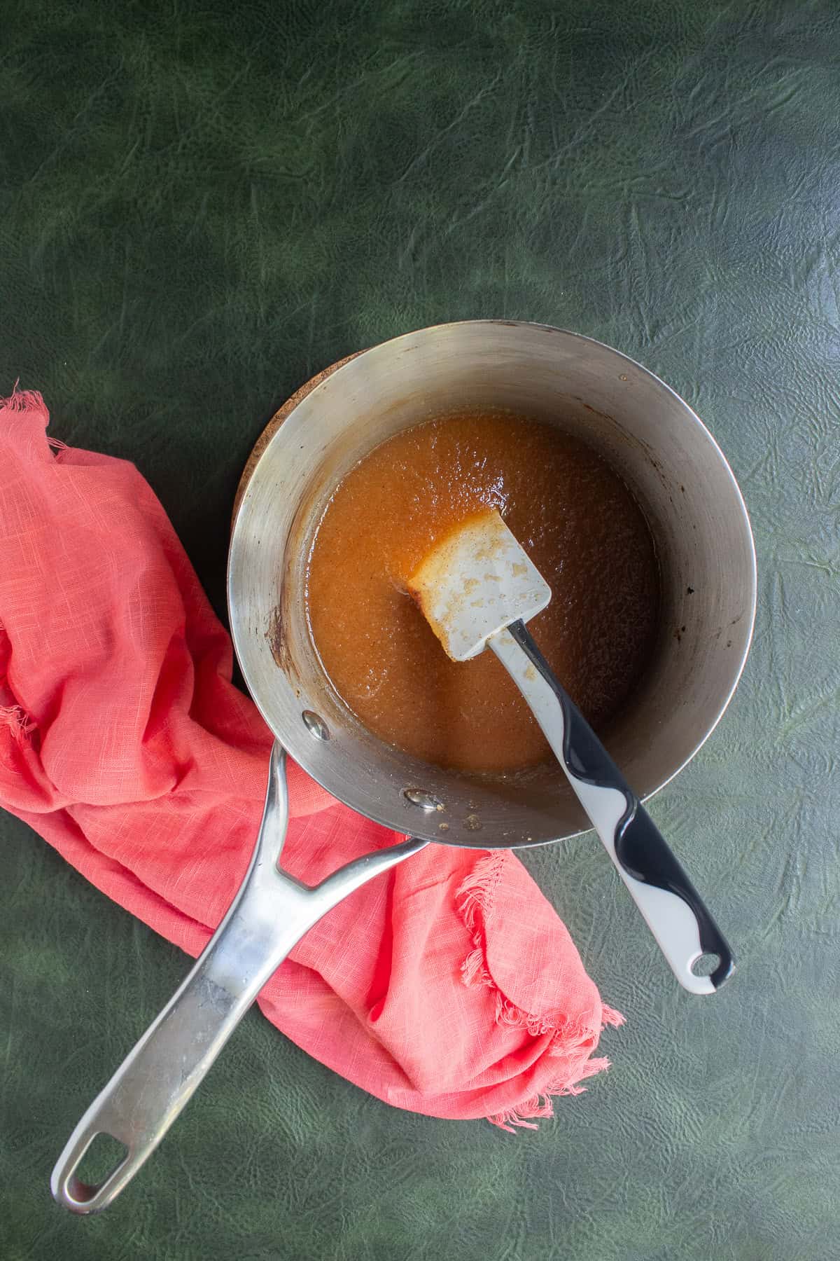 The applesauce has thickened after cooking with the spices and cornstarch.
