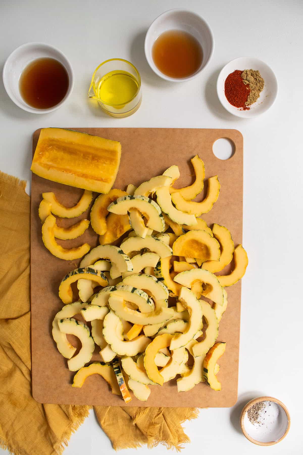 The halves of squash are cut into ½-inch slices.