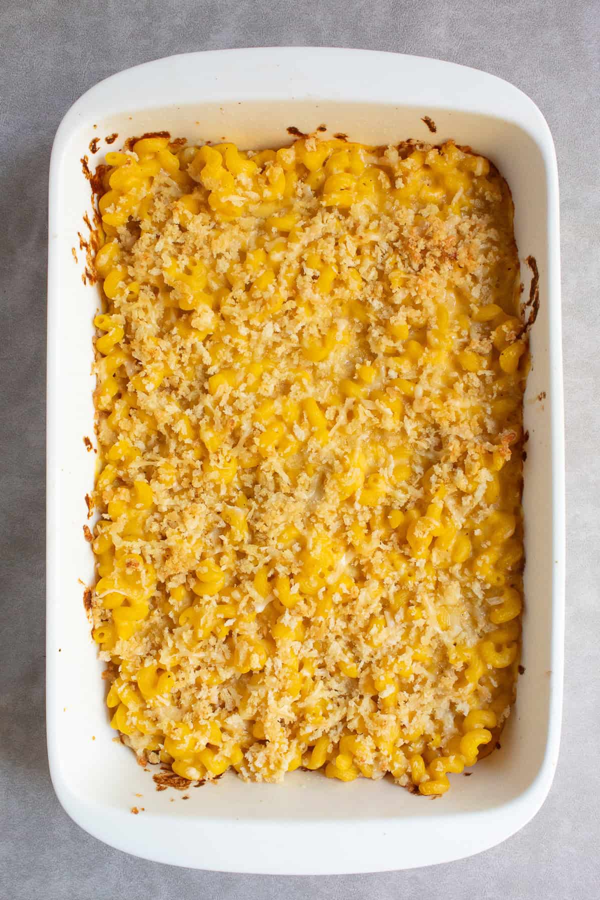 The baked macaroni has golden edges.